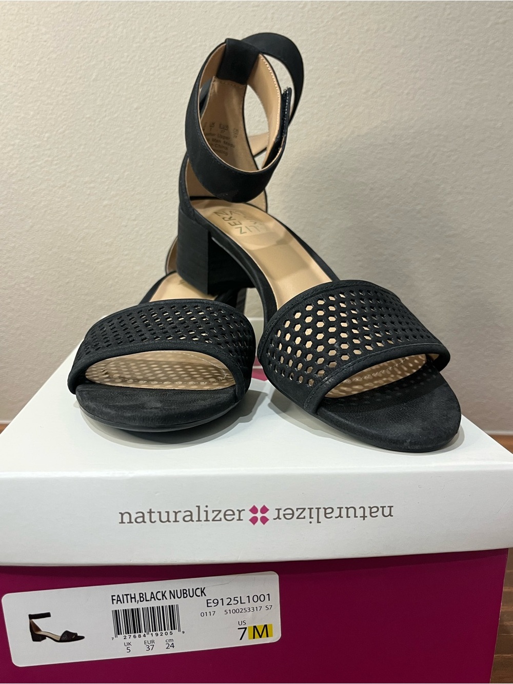 Naturalizer Sandals Womens 7M Faith Block Heels Ankle Strappy Black Leather